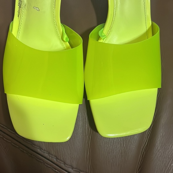 Steve Madden Neon Yellow Square Toe Lucite Heel - Picture 3 of 8